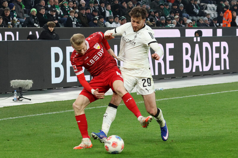 Stuttgart vs Monchengladbach - Vùi dập không thương tiếc