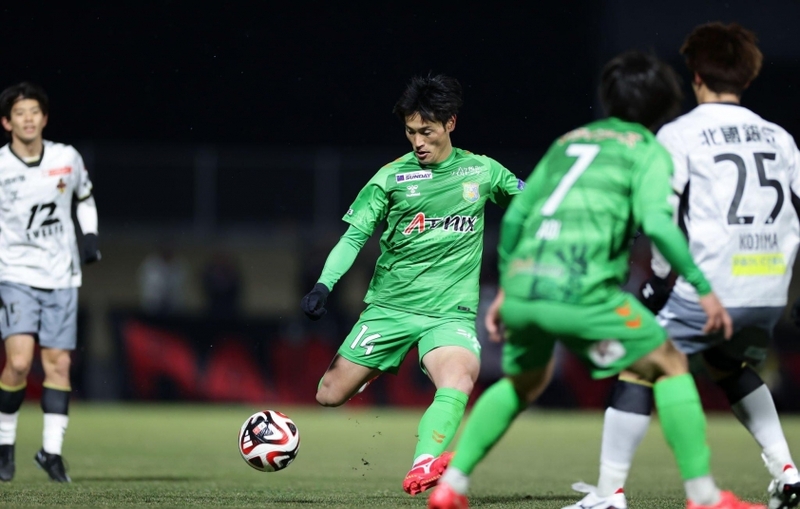 Vanraure vs Yokohama FC - Tận dụng cơ hội, vượt lên dẫn đầu